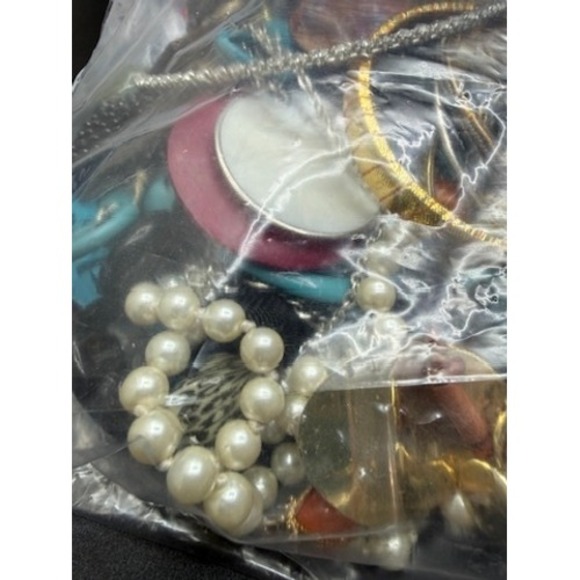 HUGE Crafting Jewelry Lot Over 16 Lbs Broken Junk New Vintage Costume Fashion - Picture 12 of 14